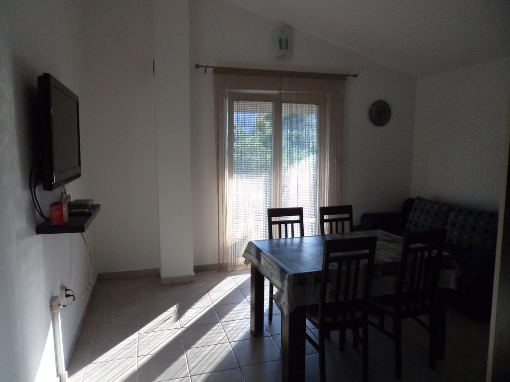 Apartment Nevena เบทินา ภายนอก รูปภาพ